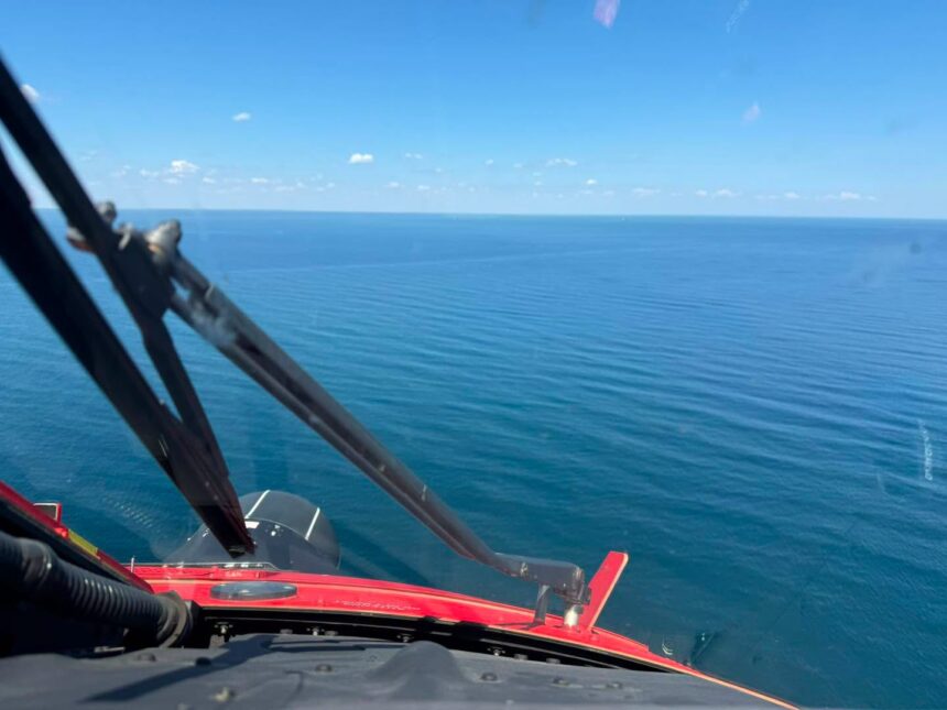 oficial misiune de cautare si salvare pe marea neagra elicopter black hawk mobilizat de urgenta in zona sfantu gheorghe pentru cautarea a doua persoane 6a662777d0603