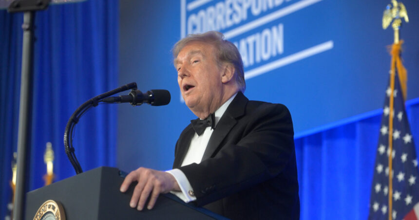 trump ataca jurnalistii si il ironizeaza pe biden la dineul corespondentilor urmatoarea editie ar putea purta numele meu 6a645cad0d3e8
