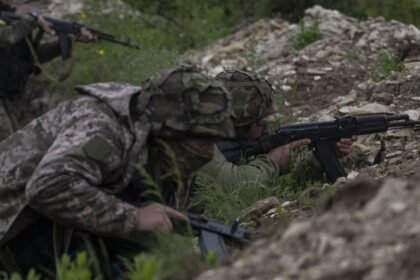 video momentul in care fortele ucrainene au respins un atac masiv al unei divizii de tancuri in regiunea donetk 6a64fac945b80