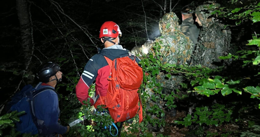 video operatiune de 10 ore pentru salvarea a doi ucraineni epuizati bilantul salvamont maramures cinci misiuni in 24 de ore 6a65f0df4684e