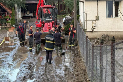 videofoto viiturile au lovit mai multe judete zeci de case inundate drumuri blocate si alunecari de teren intervin aproape 200 de pompieri 6a5f0c06cc618