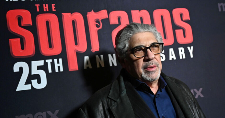 actorul vincent pastore cunoscut pentru rolurile de gangsteri inclusiv big pussy din clanul soprano a murit la varsta de 80 de ani 6a74d27f457ad
