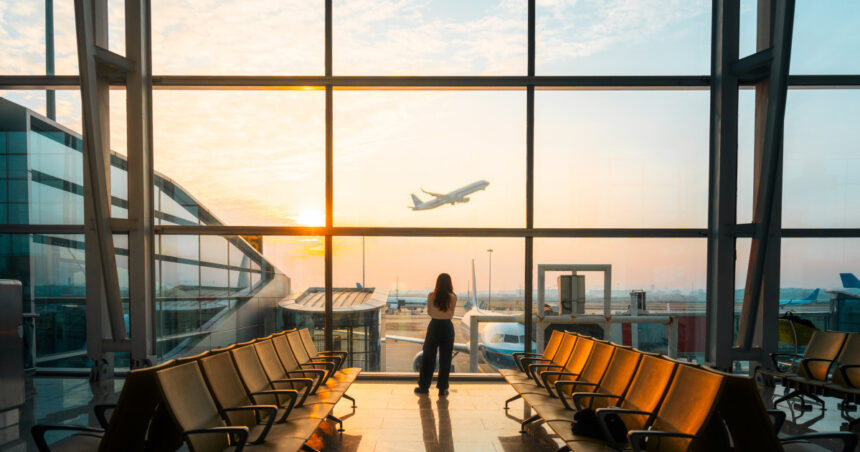 aeroportul din romania care are o singura cursa pe saptamana dar a ramas fara kerosen cisterna e in coada la navodari 6a7583a272d5d
