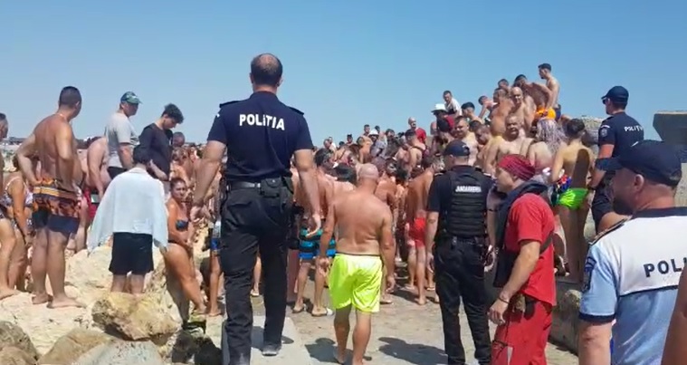 alerta in mamaia o persoana se zbate intre viata si moarte dupa ce a fost scoasa inconstienta din apa 6a746fb7253b5