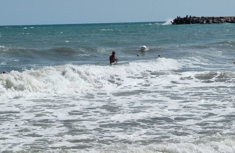 alerta in mamaia un barbat la un pas de moarte a fost scos din valuri de salvamari 6a8c62f7a940f