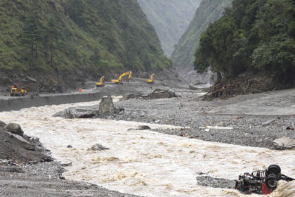alerta la granita dintre china si nepal lacul format dupa prabusirea unui ghetar a inceput sa se reverse salvatorii au fost retrasi 6a913316e0a22