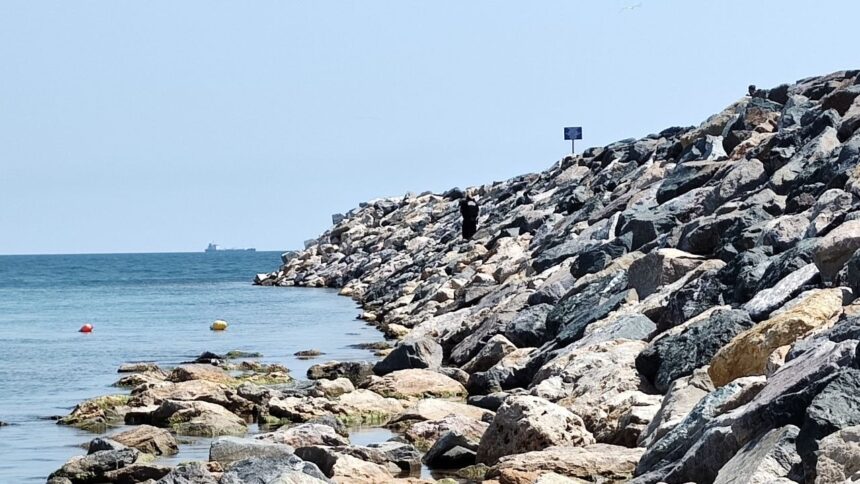 alte doua resturi de drona au fost gasite pe plaja la costinesti 6a807e72cf7f7
