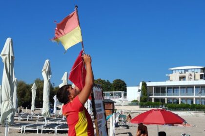 atentie litoralul romanesc sub imperiul steagului rosu iata ce semnificatie are 6a952976e3b77