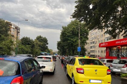 atentie soferi nu functioneaza semafoarele din zona dacia traficul este foarte aglomerat 6a87196fa6cf3
