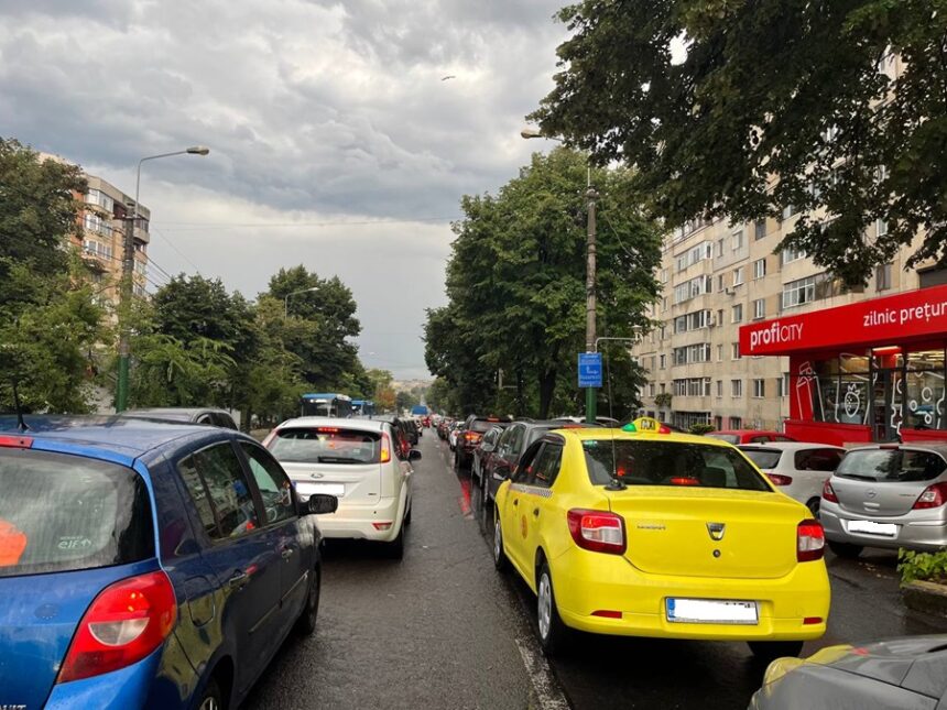 atentie soferi nu functioneaza semafoarele din zona dacia traficul este foarte aglomerat 6a87196fa6cf3