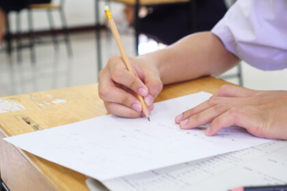 baremul de corectare la limba materna a fost publicat de ministerul educatiei cum se rezolvau subiectele de la bacalaureat 2026 6a7dba073fc6a