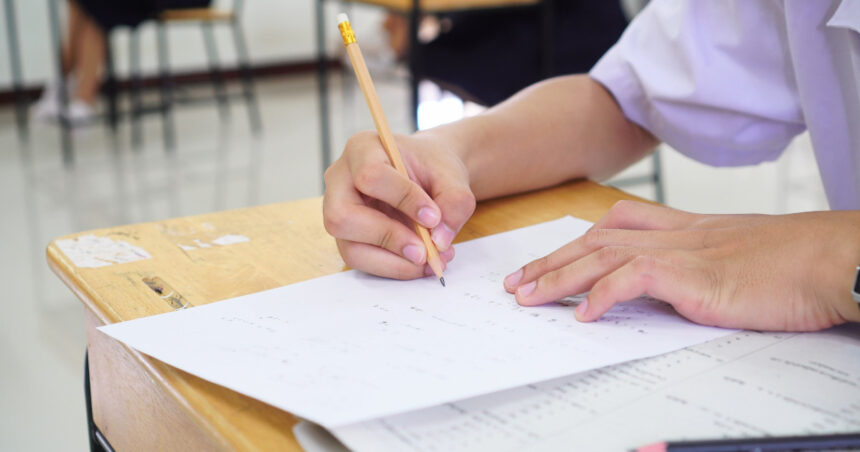 baremul de corectare la limba materna a fost publicat de ministerul educatiei cum se rezolvau subiectele de la bacalaureat 2026 6a7dba073fc6a