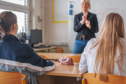bursele sociale ale elevilor ar putea sa nu mai fie platite in vacante schimbarea propusa de ministerul educatiei pentru 2026 2027 6a85a9fa4e472