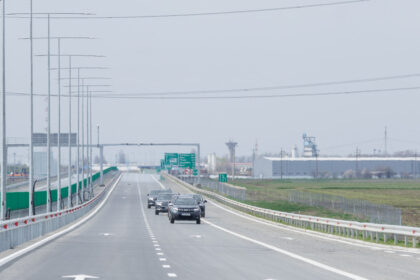 ce rol au lamelele verzi pe care le vezi pe autostrada detaliul important pentru siguranta soferilor 6a87ea905f1ca