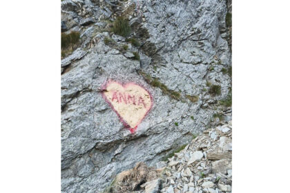 cine este barbatul care a scris cuvantul anna pe o stanca a transfagarasanului ce amenda risca acesta 6a75cf46d2a54