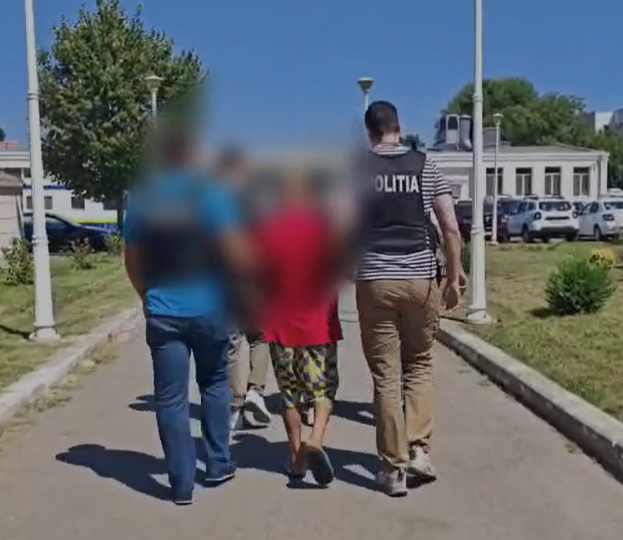 constanta doi hoti au taiat sistemul antifurt si au furat o bicicleta ei au fost retinuti de politisti 6a74a0e184b94