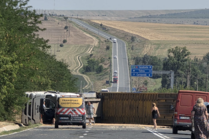 cum s a intamplat accidentul de pe dn 2a din zona hanul morilor in urma caruia un tir s a rasturnat blocand total circulatia 6a749d678c197