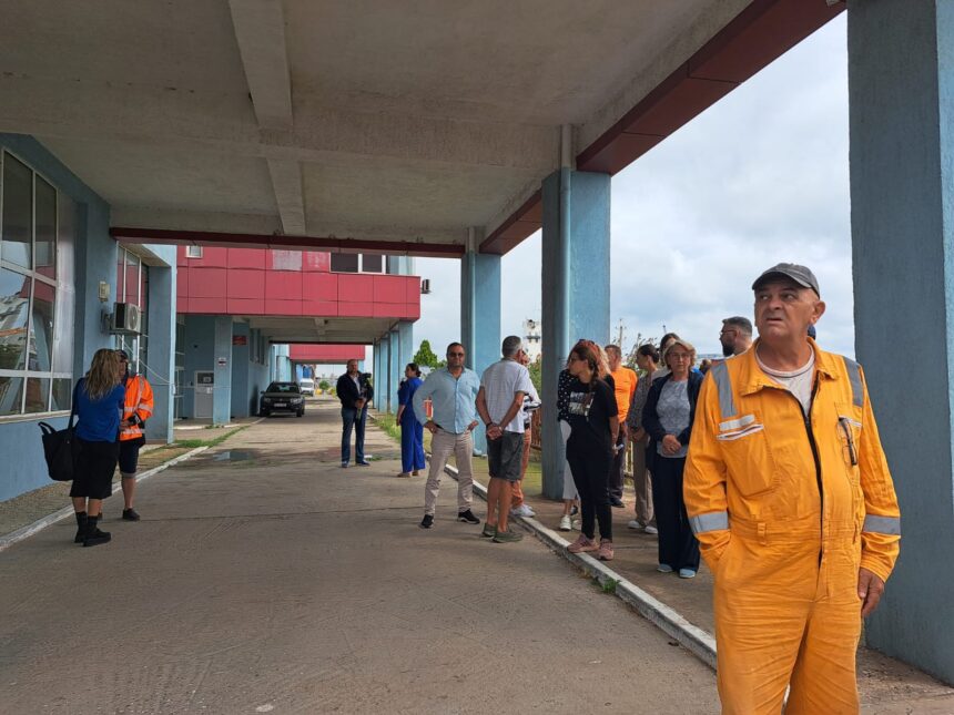 directorul arsvom asteapta de la o zi la alta sa fie schimbat din functie 6a7c1662654f5