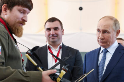 directorul unei fabrici de drone din rusia ranit grav in explozia unei masini la ekaterinburg medicii lupta pentru a i salva viata 6a73430924ce0
