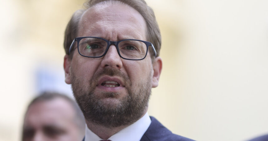 dominic fritz dupa sanctiunea primita in urma deciziei ani dreptul si dreptatea nu sunt intotdeauna acelasi lucru 6a71d567b5bcc