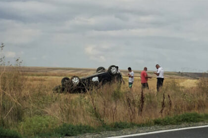 doua masini s au rasturnat pe dn22 la sibioara salvatorii intervin la fata locului 6a900d9e07b1e