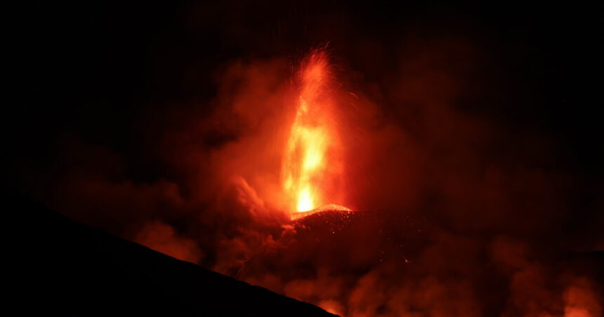 etna a erupt din nou restrictii pe aeroportul din catania iar mai multe zboruri au fost deviate 6a75a33f07c4e