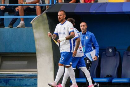 farul constanta joaca impotriva celor de la fc botosani cu un atac ciobit 6a9418a578015