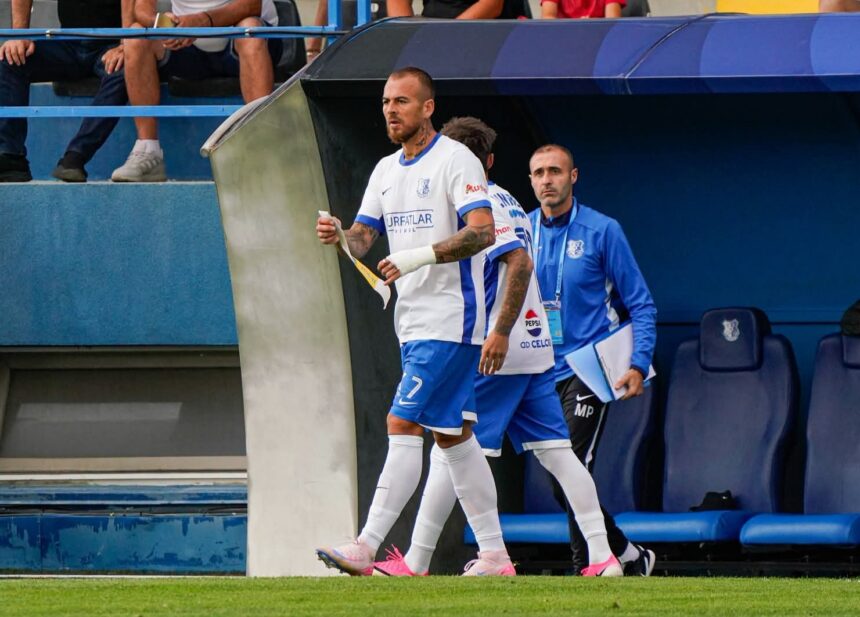 farul constanta joaca impotriva celor de la fc botosani cu un atac ciobit 6a9418a578015