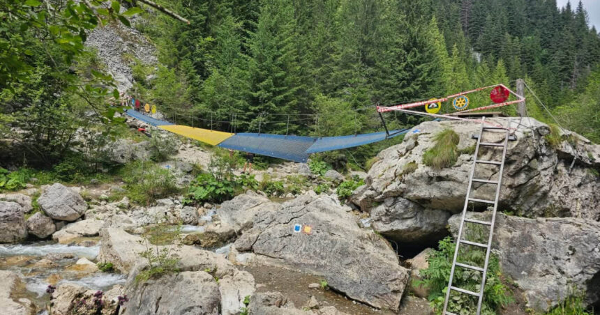 foto accesul catre lacul scropoasa si cascada 7 izvoare din muntii bucegi intrerupt din cauza ruperii unui pod avertismentul salvamont 6a81fbc6afc3c
