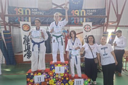 foto cupa obelisc la prima editie 9 cluburi si zeci de copii uniti la costinesti 6a8b2329e20b3