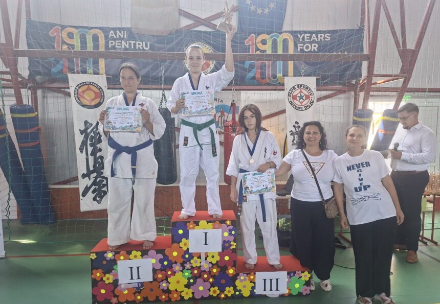 foto cupa obelisc la prima editie 9 cluburi si zeci de copii uniti la costinesti 6a8b2329e20b3