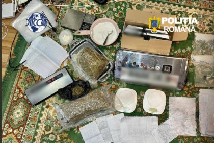 foto droguri in puscarie tineri din tulcea arestati dupa ce au vandut coli impregnate cu pinaca in mai multe penitenciare 6a870ef13a7eb