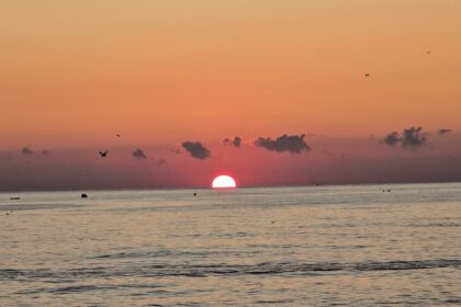 foto impresionant iata cum arata faleza cazinoului din constanta la primele ore ale diminetii cand imbraca haina rasaritului 6a82a2cd466ff