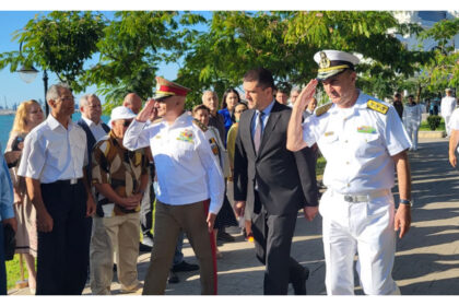 foto ministrul apararii a ajuns la constanta radu miruta participa la ziua recunostintei marcata de marinarii militari 6a7eb1d027f1e