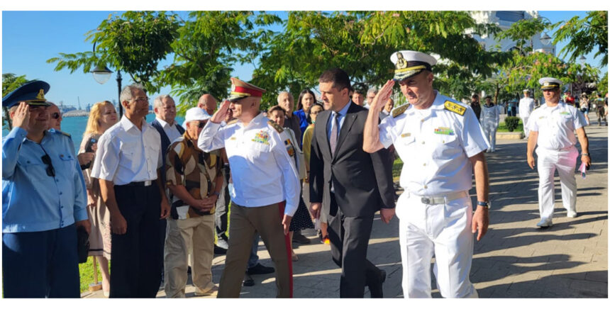 foto ministrul apararii a ajuns la constanta radu miruta participa la ziua recunostintei marcata de marinarii militari 6a7eb1d027f1e