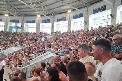 foto record de spectatori la delfinariu intr o singura zi programul celor patru reprezentatii de astazi 27 august 6a8fea9e3547d