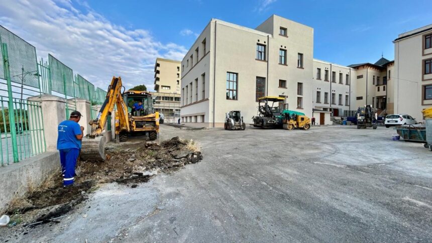 foto saptamana aceasta se reabiliteaza spatiul exterior al colegiului national mihai eminescu din constanta 6a8d9bf8d0c62