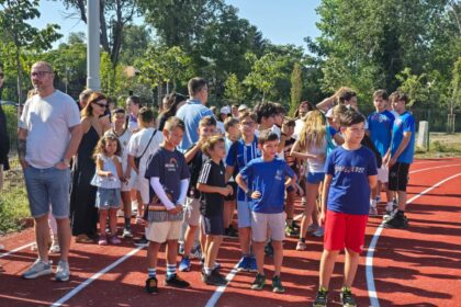 foto video a fost inaugurata pista de atletism cu nocturna de la palatul copiilor putem in sfarsit sa ne antrenam pentru performanta 6a7ed508055b8