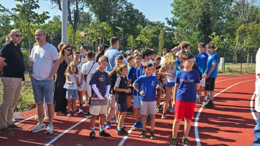 foto video a fost inaugurata pista de atletism cu nocturna de la palatul copiilor putem in sfarsit sa ne antrenam pentru performanta 6a7ed508055b8