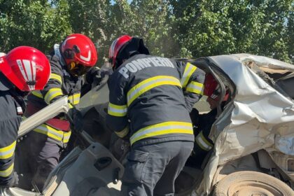 foto video accident cumplit in judetul tulcea jumatate dintr un logan facut armonie in urma impactului 6a79e36baa73e