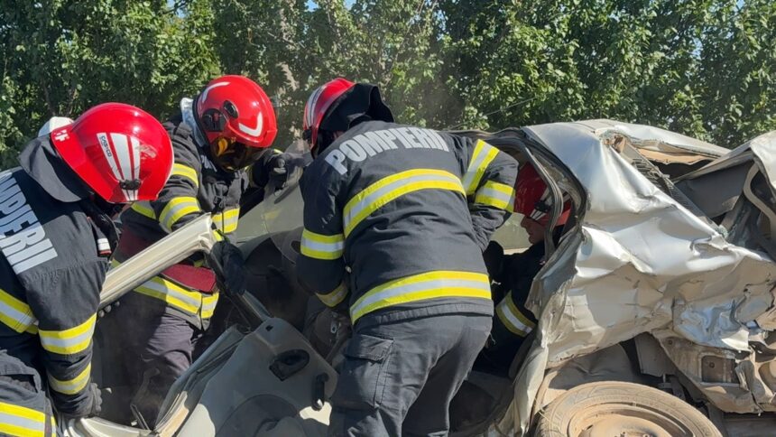 foto video accident cumplit in judetul tulcea jumatate dintr un logan facut armonie in urma impactului 6a79e36baa73e