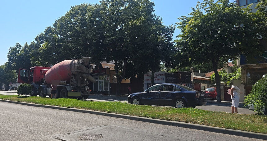 foto video accident rutier intre o betoniera si un autoturism pe bulevardul mamaia in zona capitol 6a74814c42de4