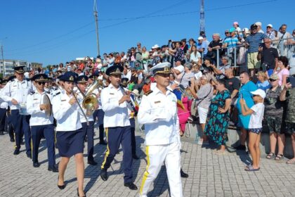 foto video mangalia celebreaza ziua marinei 2026 sute de persoane s au adunat de la primele ore ale diminetii 6a801182b1e17