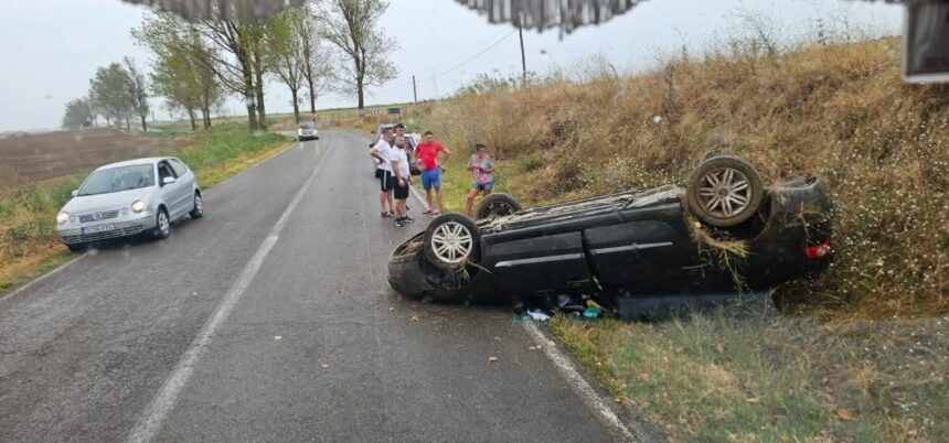 iata cum a avut loc accidentul de pe dj 222 intre tulcea si agighiol un autoturism s a rasturnat 6a8eed6a3643e