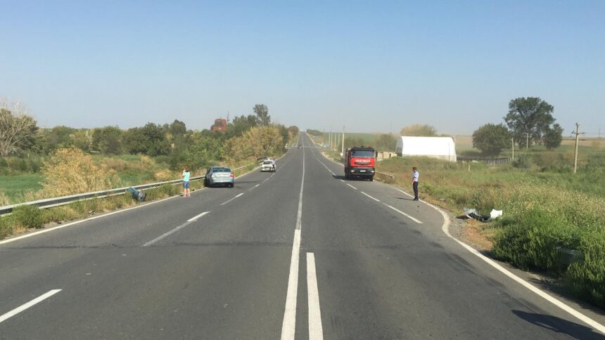 impact intre 4 autoturisme pe dn 2a in zona ghindaresti sunt implicate 9 persoane 6a8c7b8174477