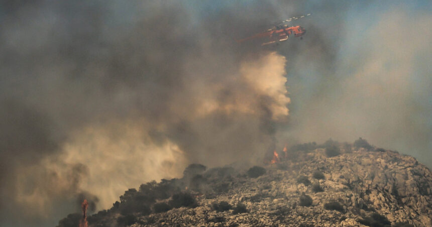 incendii pe insula greceasca salamina doi morti sute de oameni evacuati vantul puternic contribuie la extinderea rapida a focurilor 6a81f16d88c22