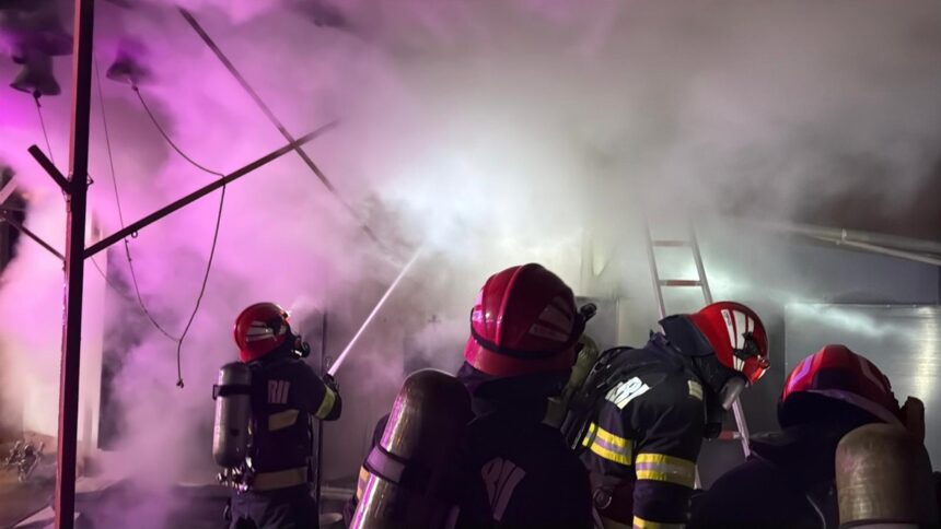 incendiu de proportii la eforie nord 45 de adulti si 8 copii s au autoevacuat din blocul cp4 6a8e7260ed2d8