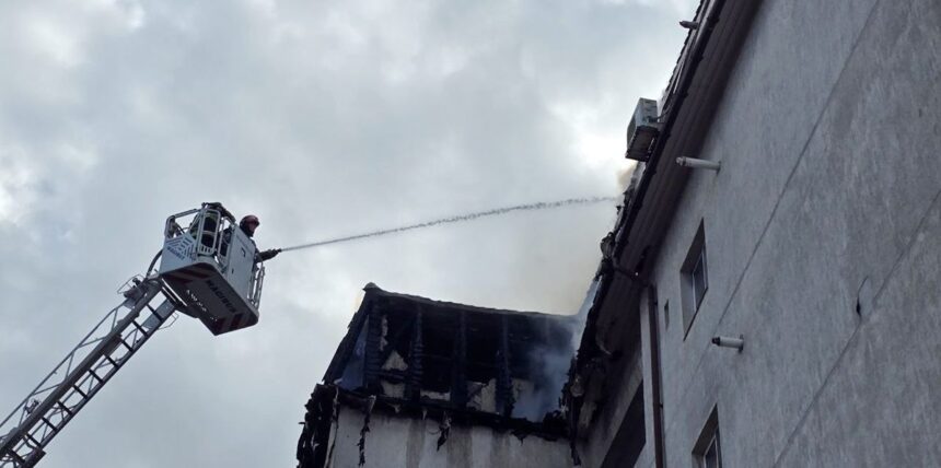 incendiu la navodari pe strada nuferilor a luat foc un apartament 6a7ab2d44444f