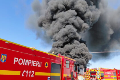 incendiu puternic la o hala de deseuri din prahova degajari mari de fum a fost emis mesaj ro alert 6a8311899e731