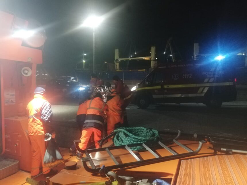 interventie dramatica in largul marii negre zona sfantu gheorghe persoane salvate dupa ce nava pe care se aflau a luat foc 6a908ce321810